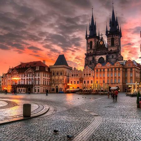 Yellow Apartment Few Steps From Metro Prague Luaran gambar