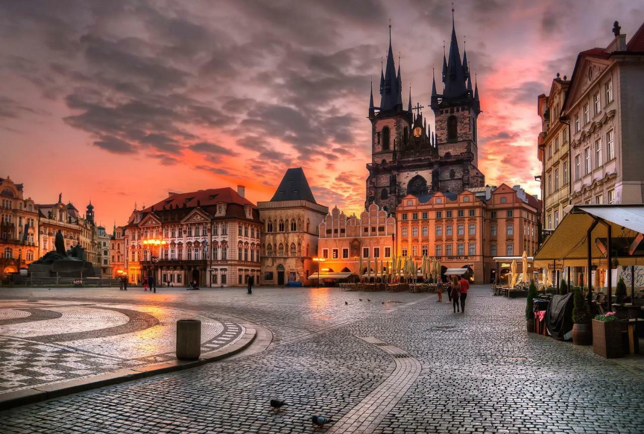 Yellow Apartment Few Steps From Metro Prague Luaran gambar
